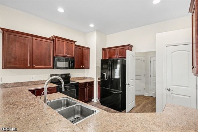 1006 NE 33rd ST, Cape Coral, FL 33909