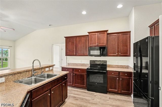 1006 NE 33rd ST, Cape Coral, FL 33909