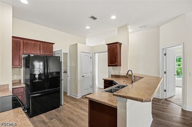 1006 NE 33rd ST, Cape Coral, FL 33909