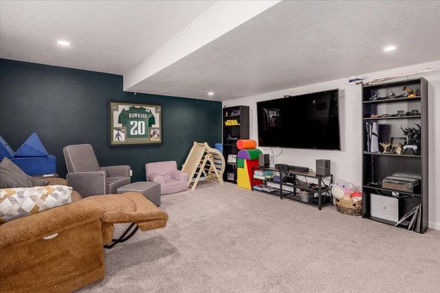 5530 148th Circle, Urbandale, IA 50323