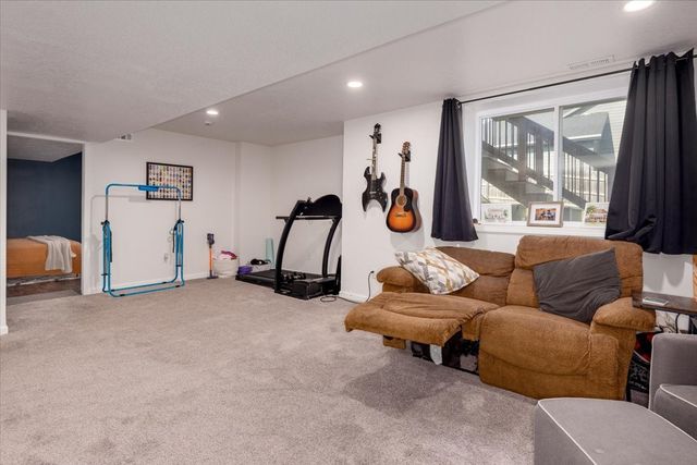 5530 148th Circle, Urbandale, IA 50323