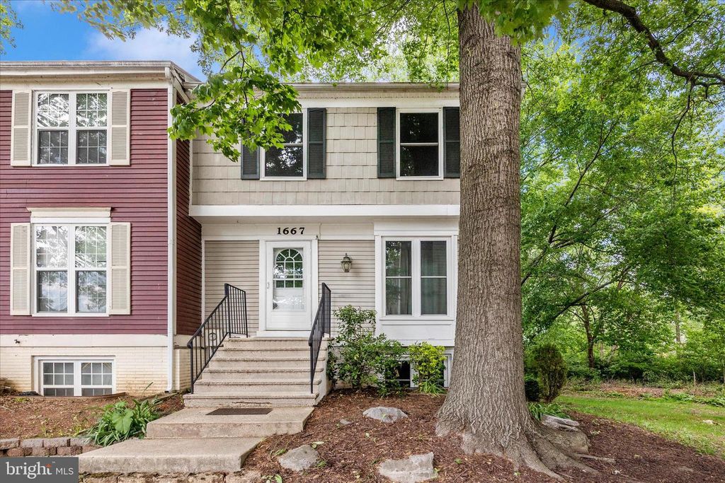 Image 2 of property listing at 1667 COLONIAL WAY, Frederick, MD 21702