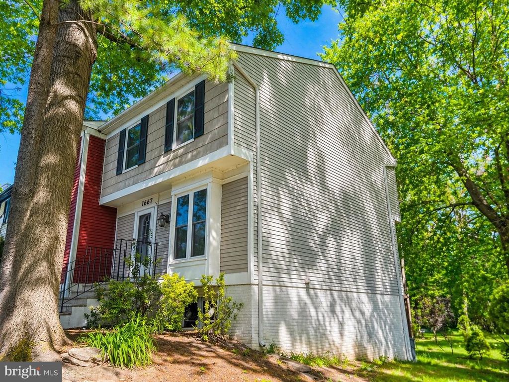 Image 3 of property listing at 1667 COLONIAL WAY, Frederick, MD 21702