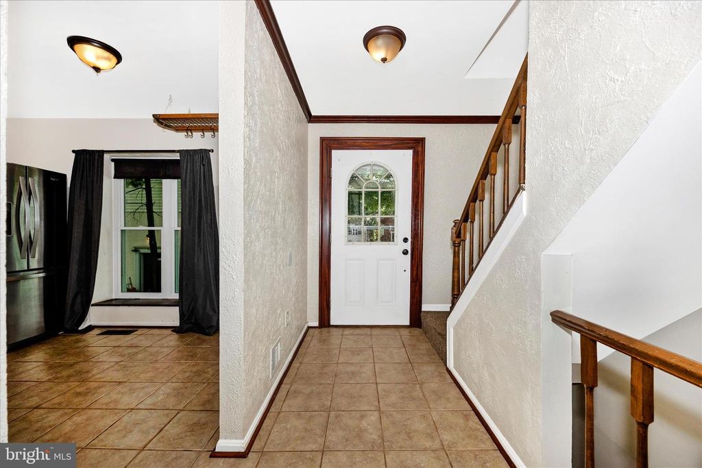 Image 5 of property listing at 1667 COLONIAL WAY, Frederick, MD 21702