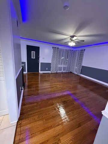 8401 S Scottsdale Avenue, Chicago, IL 60652