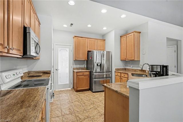 1579 Pondhaven Drive, High Point, NC 27265