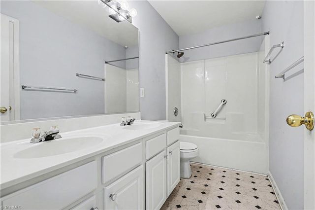 1579 Pondhaven Drive, High Point, NC 27265