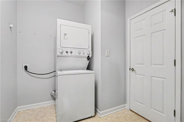 1579 Pondhaven Drive, High Point, NC 27265
