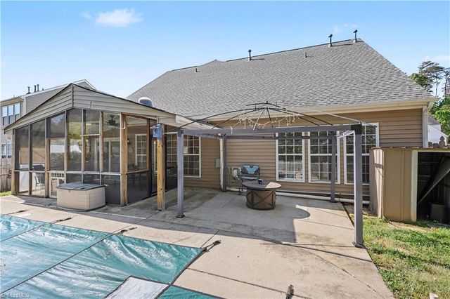 1579 Pondhaven Drive, High Point, NC 27265