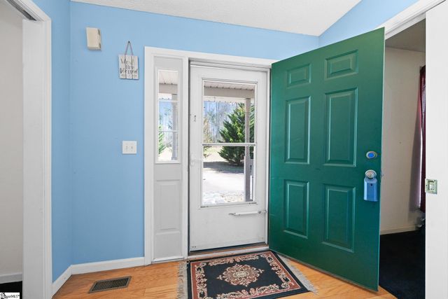 2883 N Highway 101, Greer, SC 29651