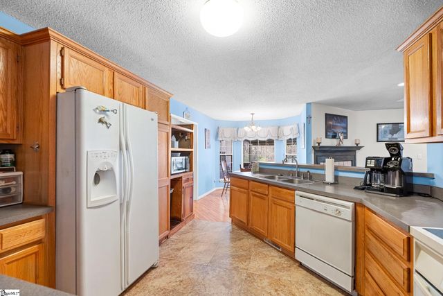 2883 N Highway 101, Greer, SC 29651