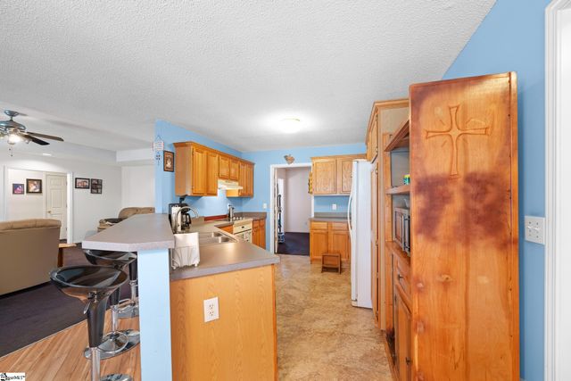 2883 N Highway 101, Greer, SC 29651