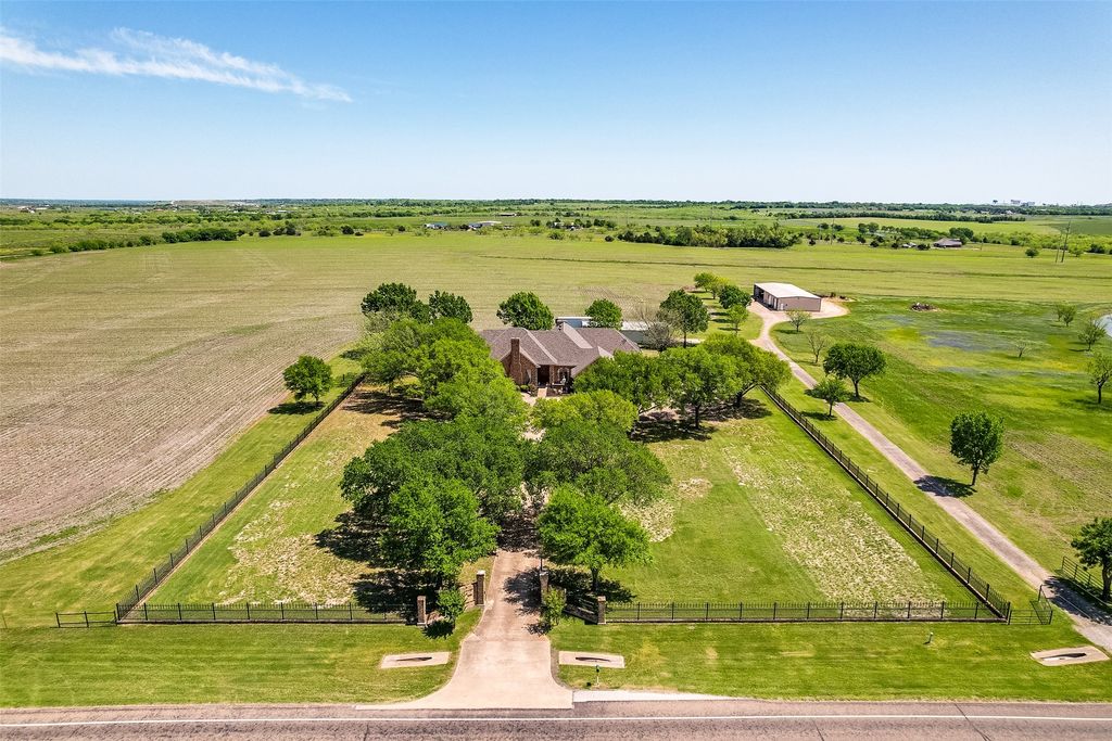 5002 FM 1722, Ennis, TX 75119