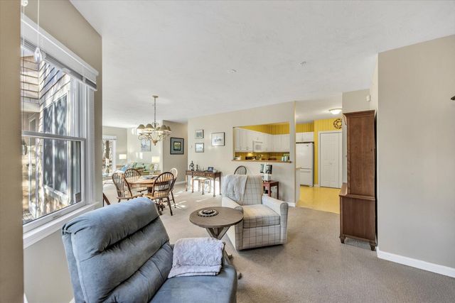 10 Oak Glen Village, Yarmouth Port, MA 02675