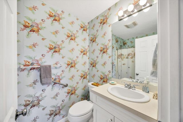 10 Oak Glen Village, Yarmouth Port, MA 02675