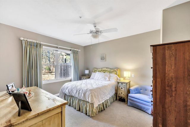 10 Oak Glen Village, Yarmouth Port, MA 02675