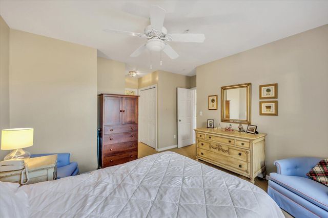 10 Oak Glen Village, Yarmouth Port, MA 02675