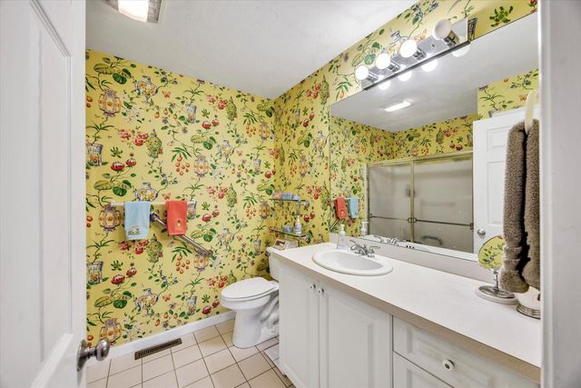 10 Oak Glen Village, Yarmouth Port, MA 02675