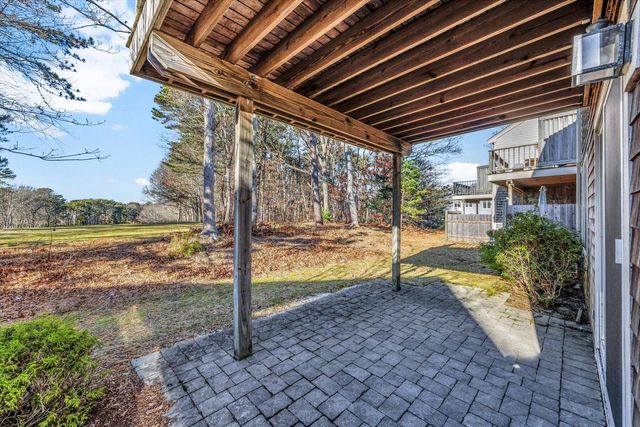 10 Oak Glen Village, Yarmouth Port, MA 02675