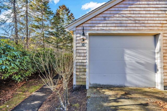 10 Oak Glen Village, Yarmouth Port, MA 02675
