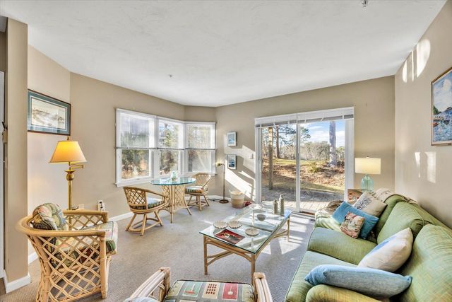 10 Oak Glen Village, Yarmouth Port, MA 02675