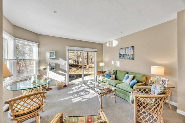 10 Oak Glen Village, Yarmouth Port, MA 02675