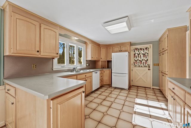 12 Timrod Road, West Hartford, CT 06107