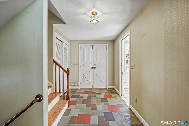 12 Timrod Road, West Hartford, CT 06107