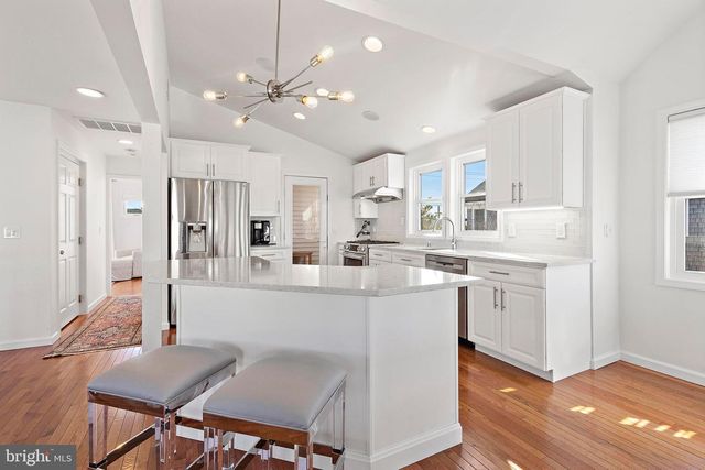 706 S BAY AVE, Beach Haven, NJ 08008