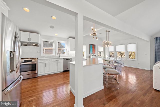 706 S BAY AVE, Beach Haven, NJ 08008