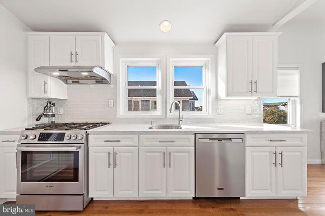 706 S BAY AVE, Beach Haven, NJ 08008