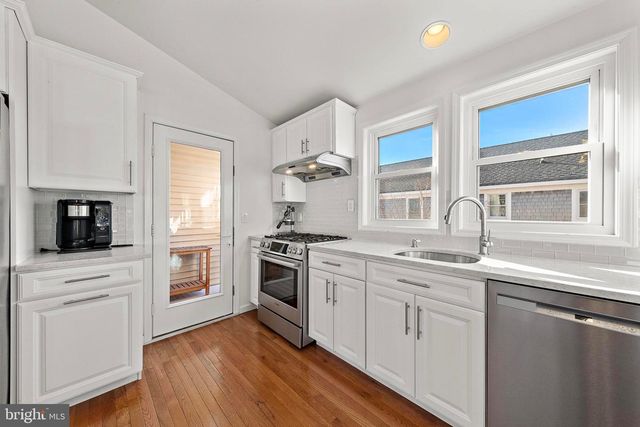 706 S BAY AVE, Beach Haven, NJ 08008