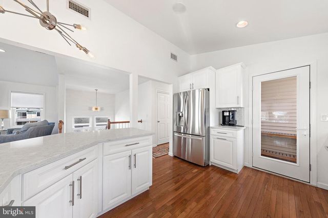 706 S BAY AVE, Beach Haven, NJ 08008