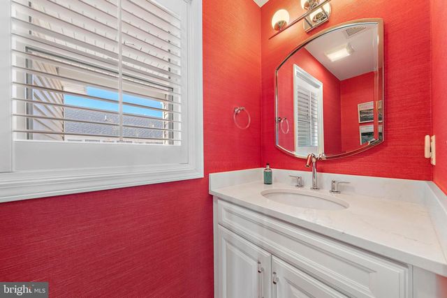 706 S BAY AVE, Beach Haven, NJ 08008