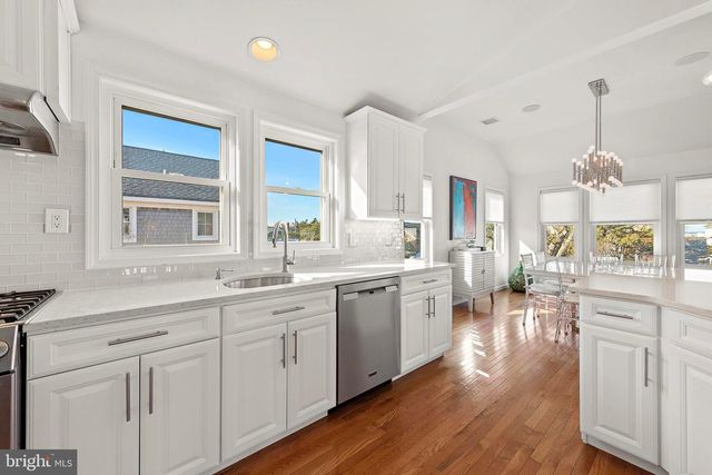 706 S BAY AVE, Beach Haven, NJ 08008