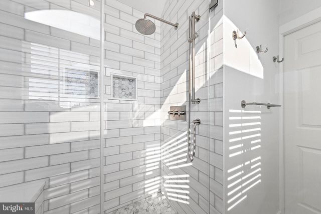 706 S BAY AVE, Beach Haven, NJ 08008