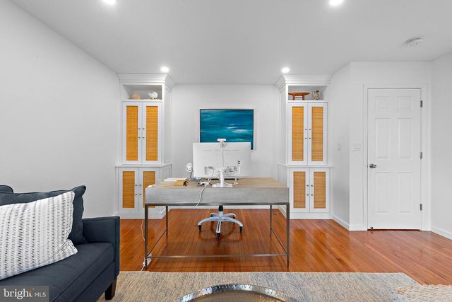 706 S BAY AVE, Beach Haven, NJ 08008