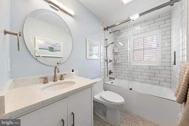 706 S BAY AVE, Beach Haven, NJ 08008