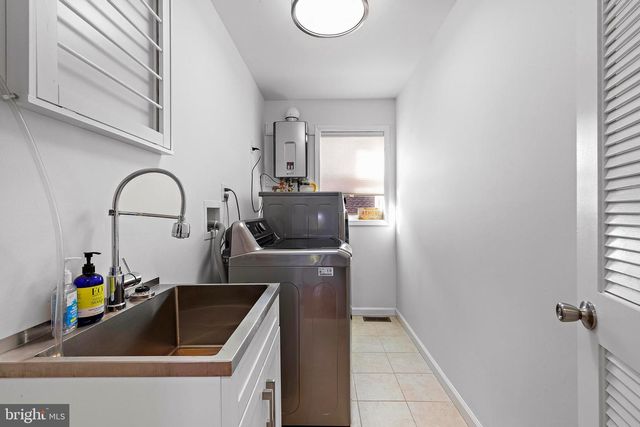 706 S BAY AVE, Beach Haven, NJ 08008