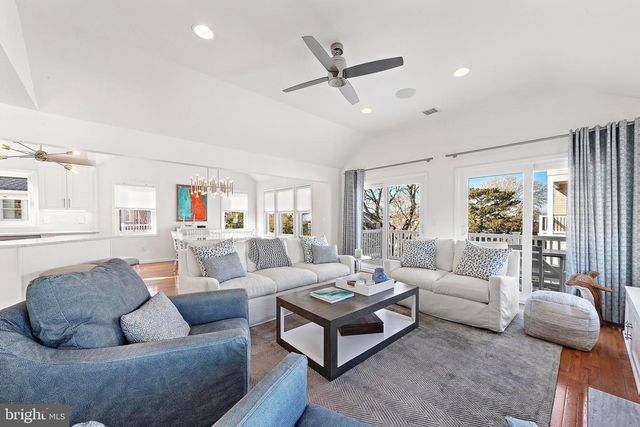 706 S BAY AVE, Beach Haven, NJ 08008