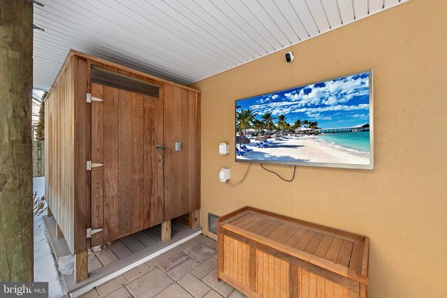 706 S BAY AVE, Beach Haven, NJ 08008