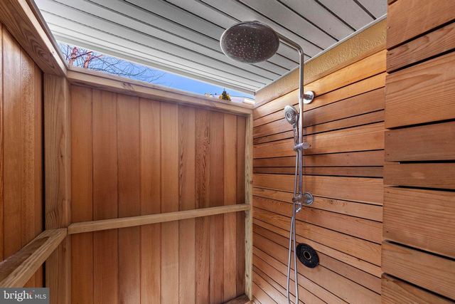 706 S BAY AVE, Beach Haven, NJ 08008