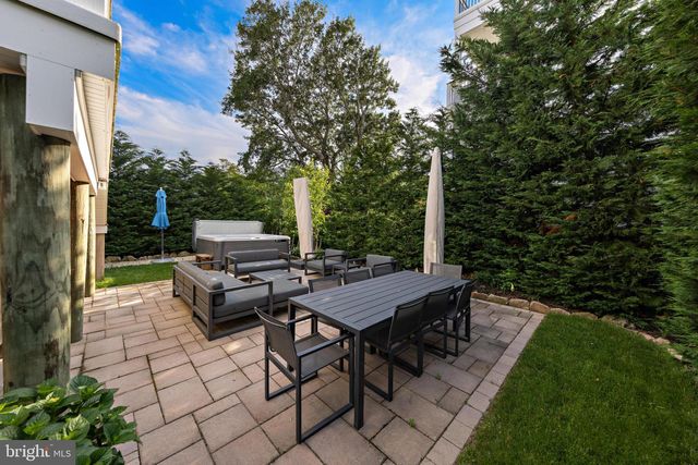 706 S BAY AVE, Beach Haven, NJ 08008