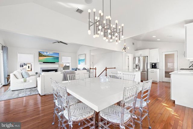 706 S BAY AVE, Beach Haven, NJ 08008