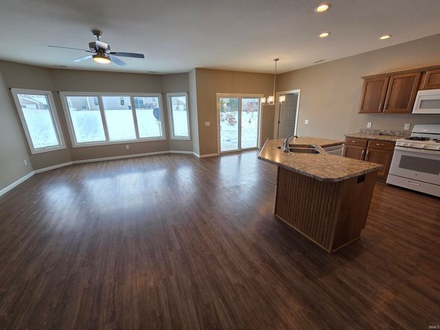 305 W Longfellow Boulevard, Columbia City, IN 46725