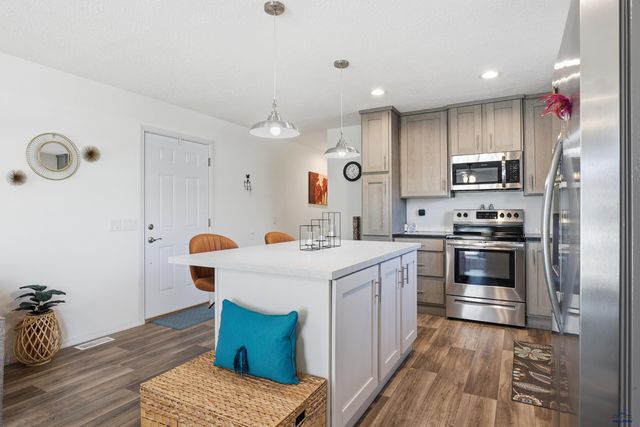 1717.63 E PHILADELPHIA, Rapid City, SD 57703