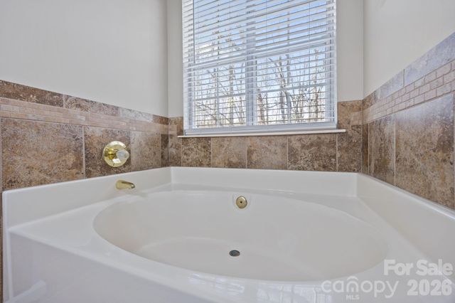 8701 Kirkley Glen Lane, Charlotte, NC 28215