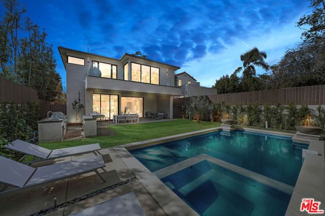 318 S Medio Drive, Los Angeles, CA 90049