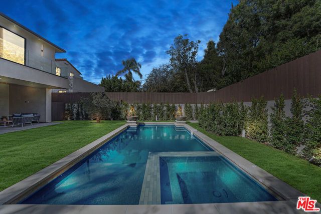 318 S Medio Drive, Los Angeles, CA 90049