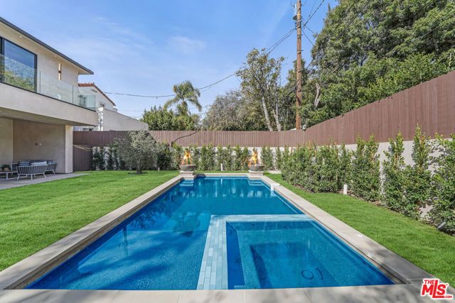 318 S Medio Drive, Los Angeles, CA 90049